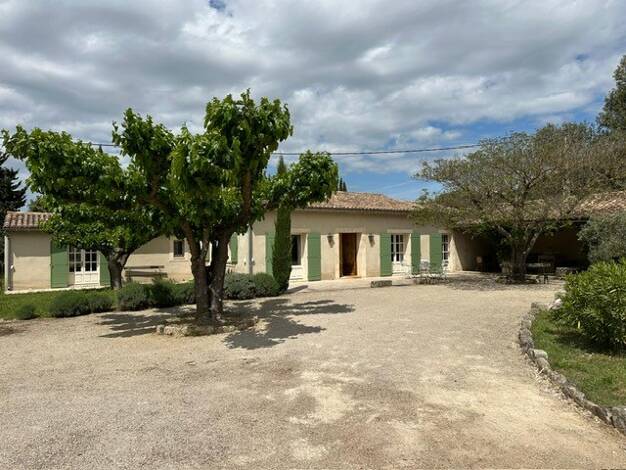 Ferme à louer - Neuf 5 500 € 6 pièces 4 chambres 180 m² 7 000 m² de terrain Les Ecarts Saint Remy de Provence 13210