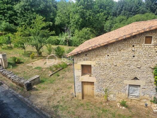 Maison à vendre 85 000 € 4 pièces 2 chambres 88 m² 4 700 m² de terrain Exoudun 79800