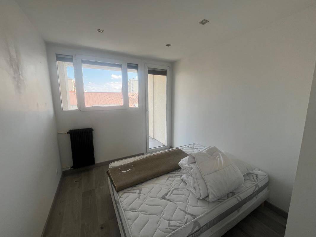 A LOUER APPARTEMENT T3 MEUBLE 69100 VILLEURBANNE — 10