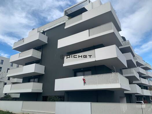 Appartement à vendre - Première occupation 193 000 € 3 pièces 2 chambres 61 m² Étage 1/4 La Plaine Billère 64140