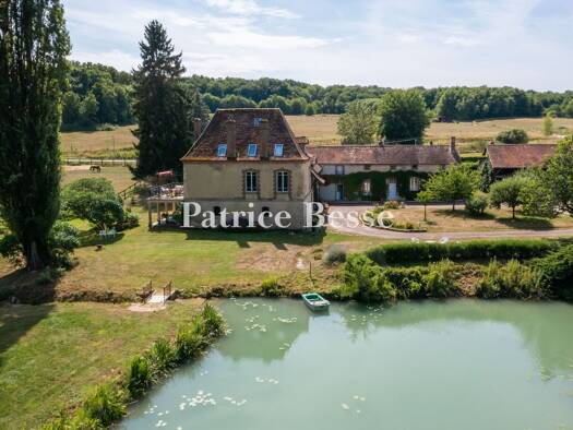 Ferme équestre à vendre 990 000 € 320 m² 128 680 m² de terrain Melun 77000