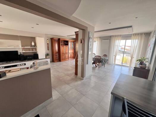 Maison à vendre 260 000 € 5 pièces 3 chambres 102 m² 642 m² de terrain Montaigu-Vendée 85600