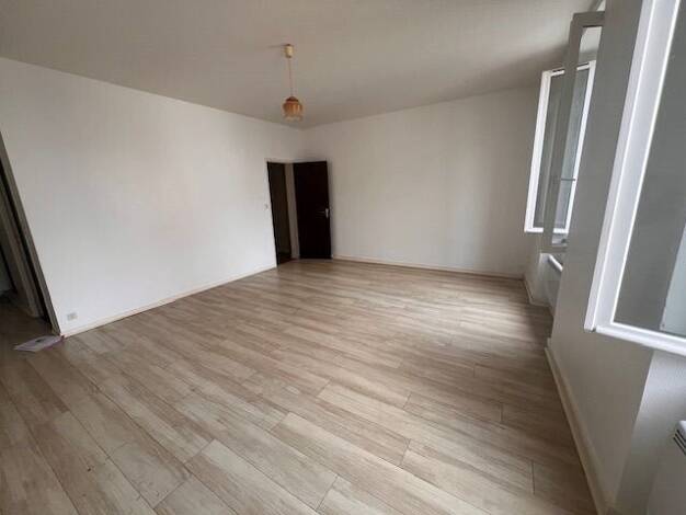 Appartement à louer 380 € 1 pièce 40 m² Étage 1/2 Saint-Sever 40500