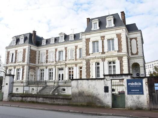 Espace bureau à vendre 285 000 € 130 m² de bureaux Rive Droite-Apport Paris Gare Corbeil-Essonnes 91100
