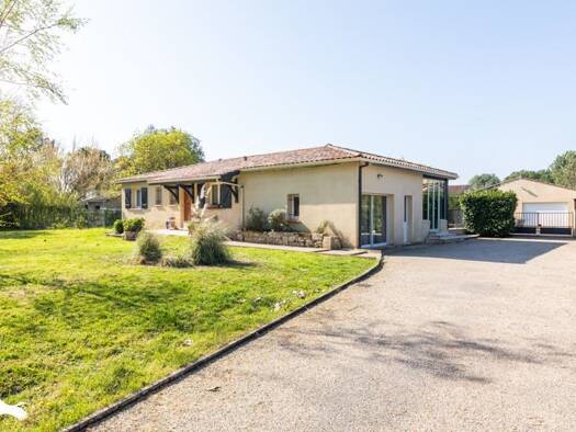 Maison à vendre 220 920 € 4 pièces 3 chambres 129 m² 2 517 m² de terrain Valence 82400