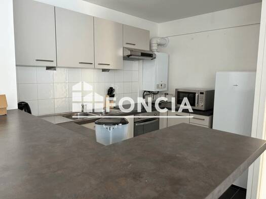 Appartement à louer 1 112 € 3 pièces 2 chambres 67,7 m² RDC La Bastide Bordeaux 33100