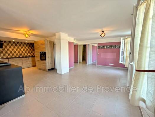Appartement à vendre 200 000 € 3 pièces 2 chambres 64 m² RDC/2 La Roque-d'Anthéron 13640