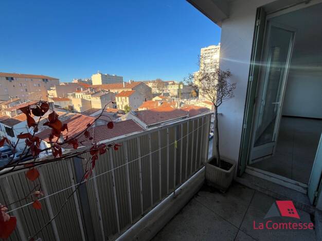 Appartement à louer 795 € 3 pièces 2 chambres 66 m² 4ème étage Belle de Mai Marseille 3ème 13003