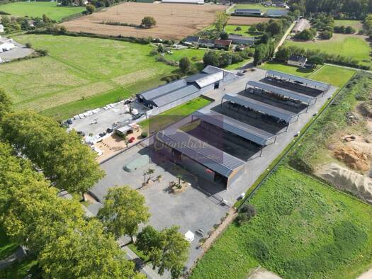 Local d'activités à louer 9 000 € 1 500 000 m² d'espace de stockage La Flèche 72200