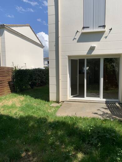 Maison à louer 695 € 3 pièces 2 chambres 64 m² Blaye 33390