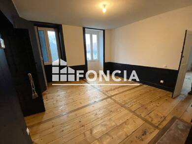Appartement à louer 2 150 € 5 pièces 3 chambres 184,6 m² 1er étage Collonges 01550