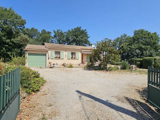 Maison de plain-pied à vendre 420 000 € 4 pièces 3 chambres 90 m² 1 020 m² de terrain Bagnols-en-Forêt 83600
