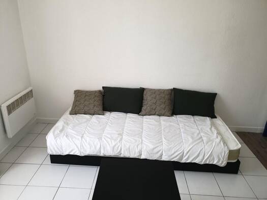 Studio à louer 340 € 1 pièce 20 m² Fontcouverte Avignon 84000