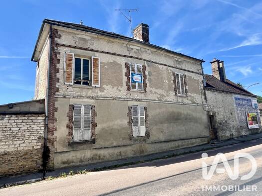 Maison à vendre 85 000 € 6 pièces 4 chambres 135 m² 3 542 m² de terrain Auxon 10130