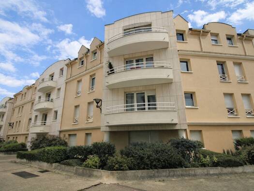 Appartement à louer 800 € 2 pièces 1 chambre 33 m² RDC/3 Centre Est Montesson 78360