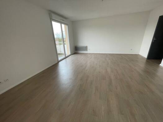 Appartement à louer 755 € 3 pièces 2 chambres 63 m² Étage 3/3 Sud Ouest Illzach 68110