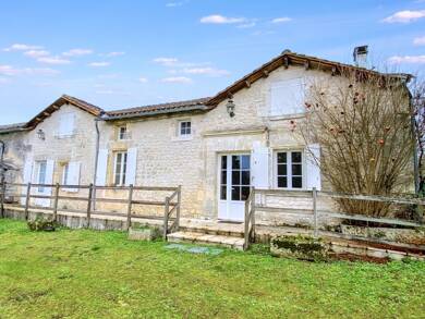 Maison à vendre 529 000 € 13 pièces 8 chambres 350 m² 144 327 m² de terrain Edon 16320