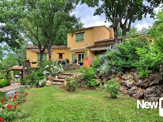 Maison à vendre 1 150 000 € 7 pièces 7 chambres 245 m² Saint-Paul-en-Forêt 83440