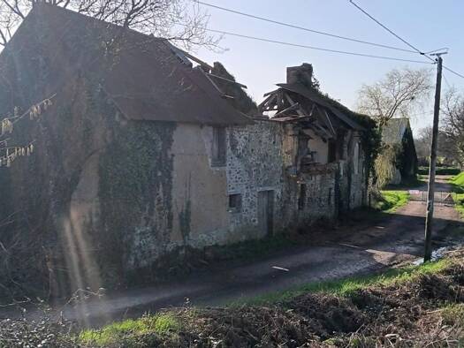 Maison à vendre 40 000 € 2 pièces 1 chambre 175 m² 2 400 m² de terrain Saint-Sauveur-Villages 50490