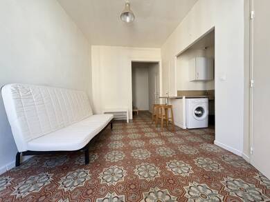 Appartement à louer 430 € 1 pièce 28 m² Étage 2/3 Centre Ville Pezenas 34120