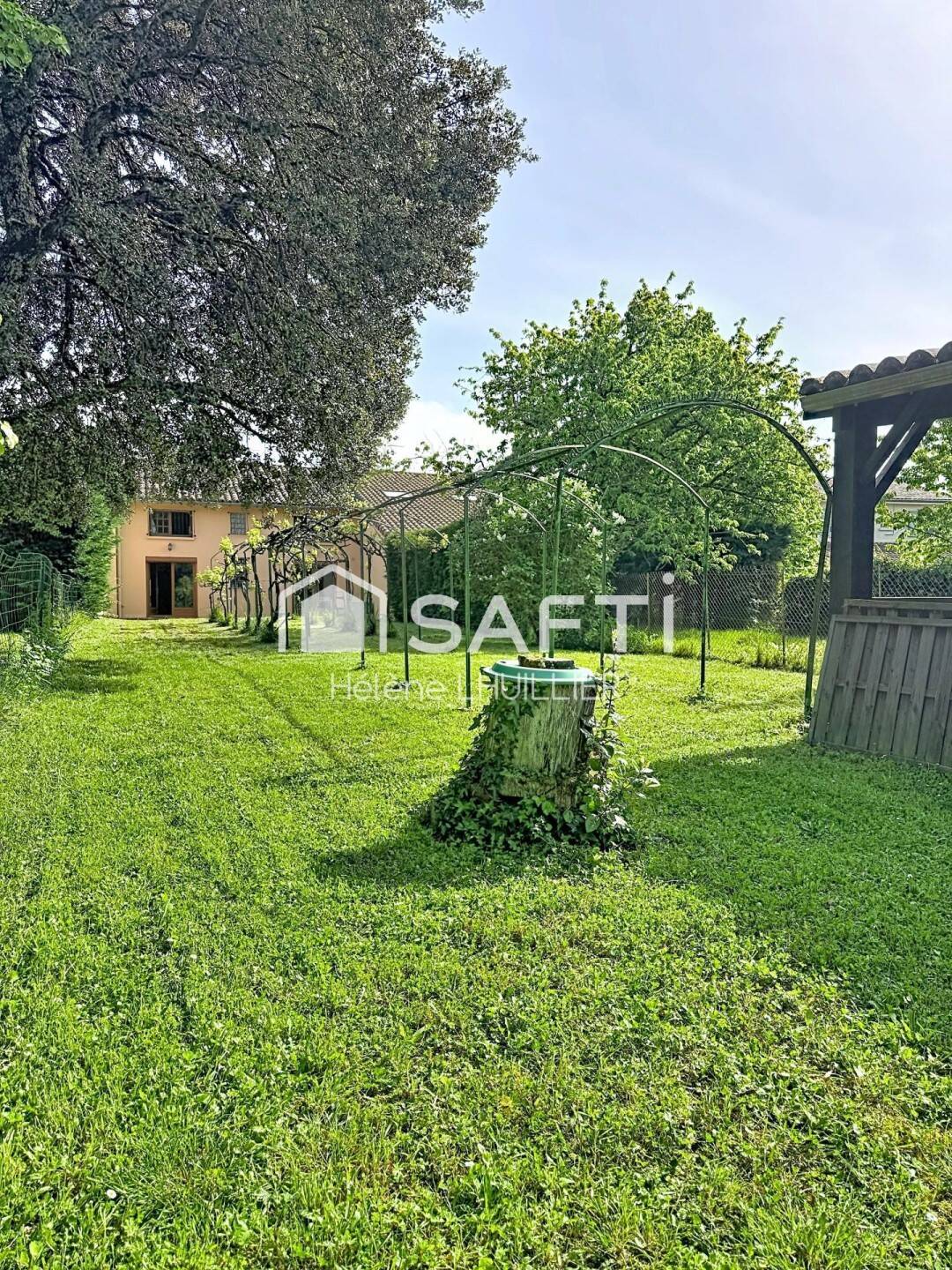 Maison à vendre, 150m², SAINTE FOY DE PEYROLIERES