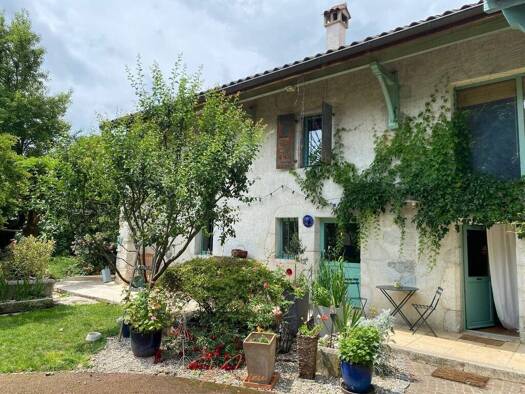 Maison à louer 3 250 € 5 pièces 4 chambres 212 m² Thoiry 01710