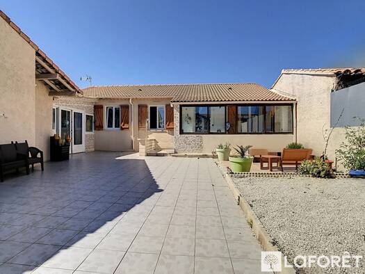 Maison de plain-pied à vendre 385 000 € 5 pièces 4 chambres 101 m² 300 m² de terrain Avenue de Marseille-Liourat Vitrolles 13127