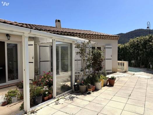 Maison de plain-pied à vendre 413 400 € 4 pièces 3 chambres 110 m² 440 m² de terrain Signes 83870