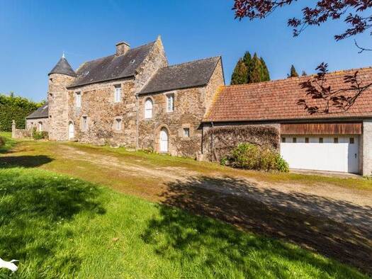 Maison à vendre 307 110 € 7 pièces 3 chambres 145 m² 18 234 m² de terrain Ploubezre 22300