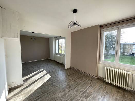 Appartement à louer 560 € 3 pièces 2 chambres 57 m² Étage 1/4 Garchizy 58600