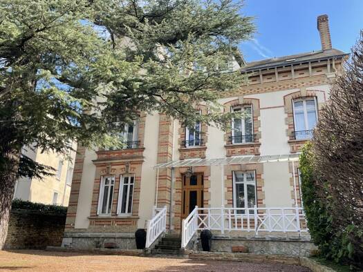 Hôtel particulier à vendre 1 295 000 € 11 pièces 6 chambres 331 m² 2 436 m² de terrain Le Mans 72000