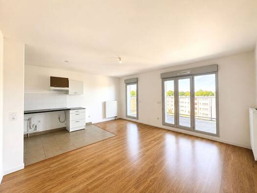 Appartement à vendre 213 000 € 3 pièces 2 chambres 60 m² Étage 5/5 La Rochette 77000