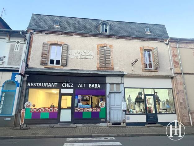 Immeuble à vendre 99 000 € 256 m² Vallon-en-Sully 03190