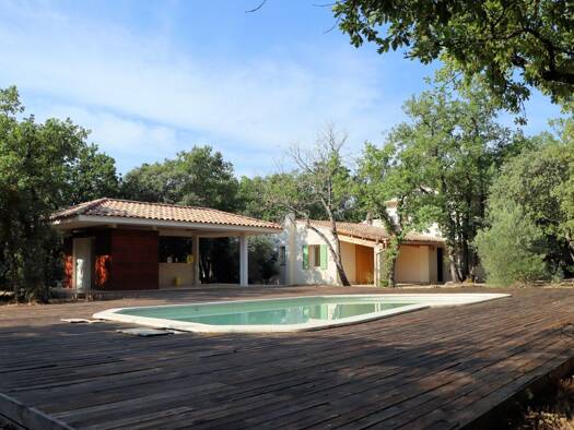 Villa à vendre 480 000 € 5 pièces 3 chambres 156 m² 3 036 m² de terrain Saint-Saturnin-Lès-Apt 84490