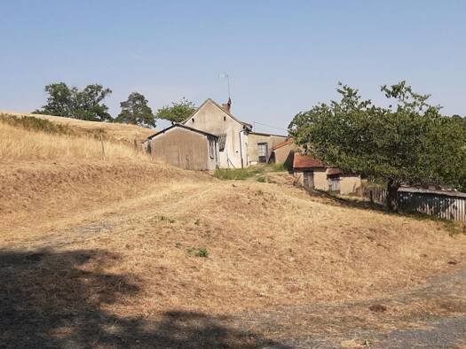 Ferme à vendre 85 000 € 5 pièces 2 chambres 88 m² 27 415 m² de terrain La Motte-Saint-Jean 71160