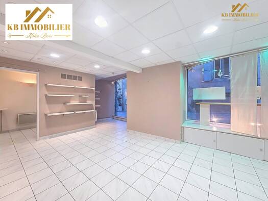 Local commercial à louer 636 € 77 m² de surface de vente Privas 07000