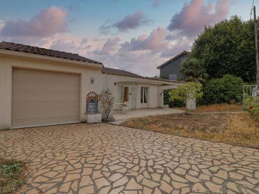Maison de plain-pied à vendre 175 000 € 5 pièces 3 chambres 110 m² 682 m² de terrain La Maylarie Aussillon 81200