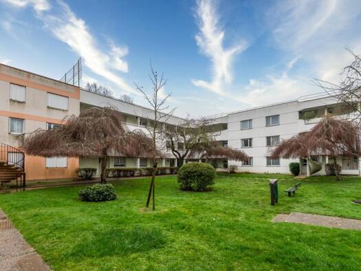 Appartement à louer 1 359 € 4 pièces 3 chambres 86 m² 2ème étage Le Parc Guyancourt 78280