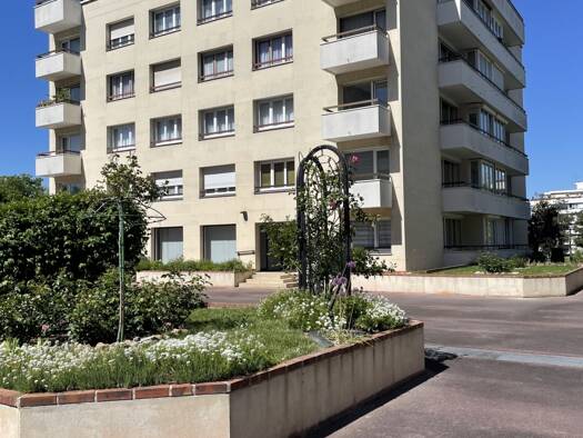 Appartement à vendre 139 900 € 4 pièces 2 chambres 87,77 m² RDC/5 Chemin Vert-Europe Reims 51100