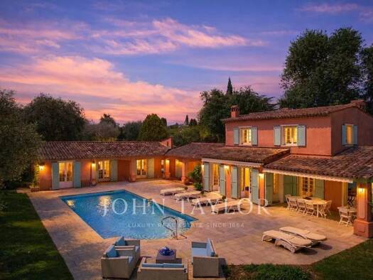 Maison de plain-pied à vendre 1 995 000 € 7 pièces 4 chambres 234 m² 3 260 m² de terrain Les Colles-Camp Lauvas-Font de l'Orme Mougins 06250