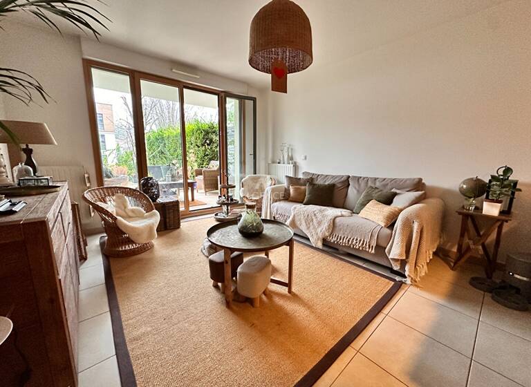 Appartement à vendre 418 000 € 3 pièces 2<br/>chambres 56 m²<br/>superficie 4<br/>étages Les Petits Bois Chaville 92370