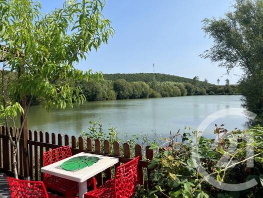 Maison de plain-pied à vendre 399 000 € 3 pièces 2 chambres 88 m² 16 000 m² de terrain Bernay 27300