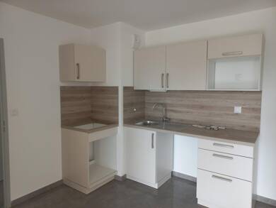 Appartement à louer 595 € 2 pièces 1 chambre 47 m² 2ème étage Basses Ferrailles-Jas Cavaillon 84300