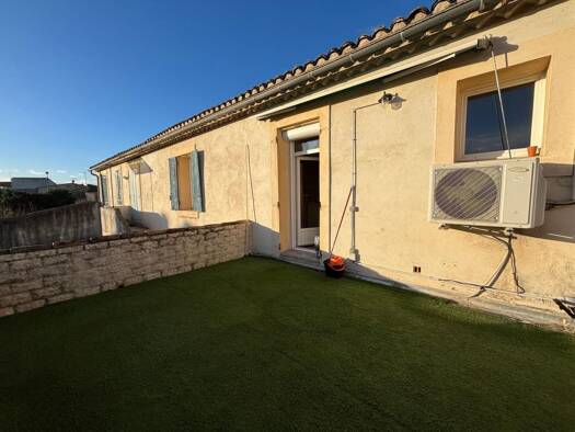 Appartement à louer 870 € 3 pièces 2 chambres 90 m² 1 étages Nord Marguerittes 30320