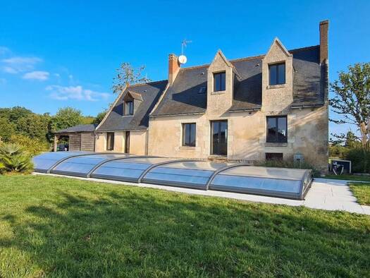 Maison à vendre 850 000 € 5 pièces 2 chambres 146 m² 123 070 m² de terrain Pernay 37230