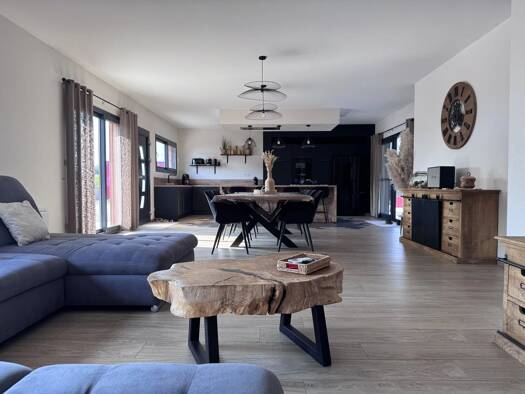 Maison de plain-pied à vendre - Première occupation 286 000 € 5 pièces 3 chambres 115,65 m² 1 702 m² de terrain Chateaurenaud Louhans 71500