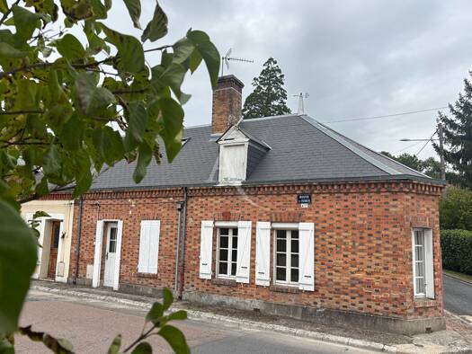 Maison de plain-pied à vendre 76 100 € 5 pièces 3 chambres 79 m² 150 m² de terrain Brinon-sur-Sauldre 18410