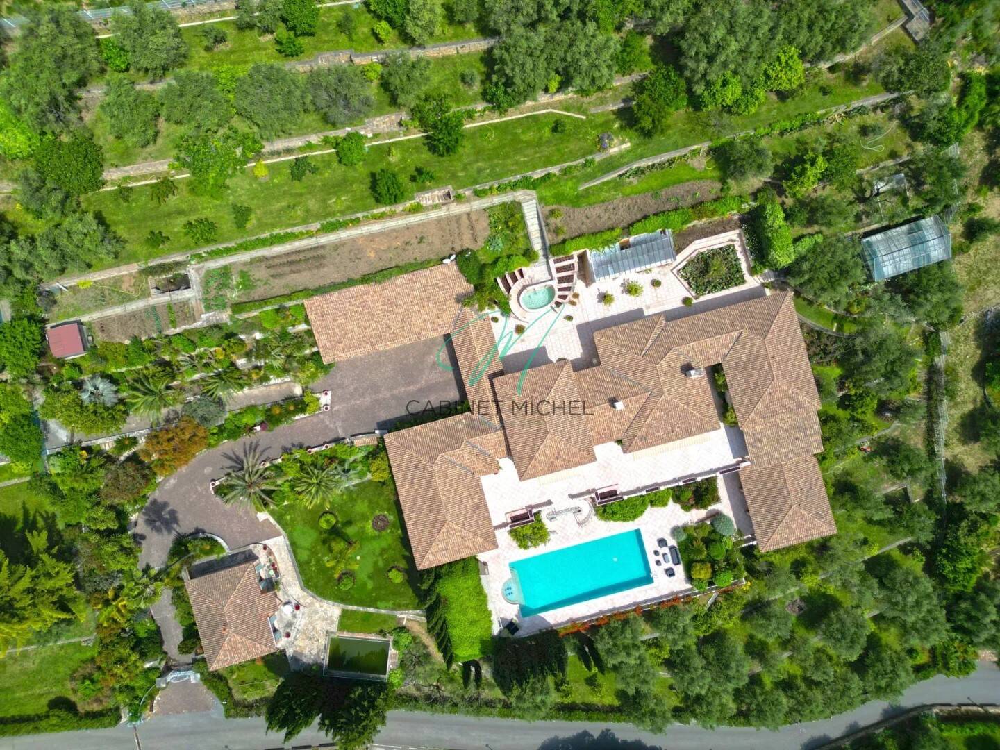 Maison à vendre, 678m², LE ROURET