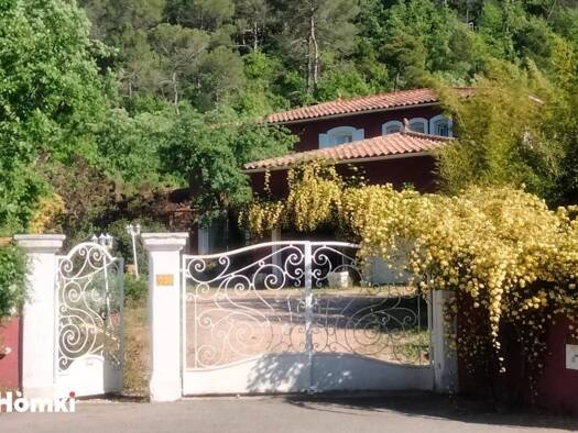 Maison à vendre 850 000 € 8 pièces 5 chambres 324 m² 2 700 m² de terrain Néoules 83136