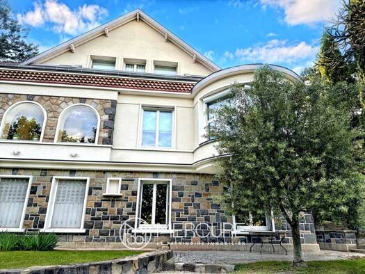 Maison à vendre 1 150 000 € 13 pièces 7 chambres 350 m² 1 429 m² de terrain Centre Chamalières 63400